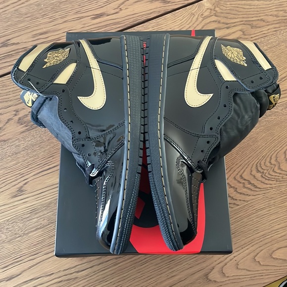 Nike Air Jordan 1 Retro High OG Black / Metallic Gold - Patent. Size 8.5. - Picture 15 of 16